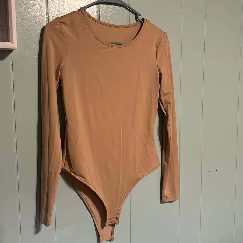 Tan bodysuit size small. Only tried on, in brand new condition.